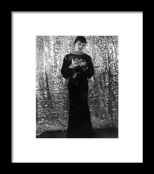 1935 Framed Print featuring the photograph Anna May Wong (1907-1961) by Granger