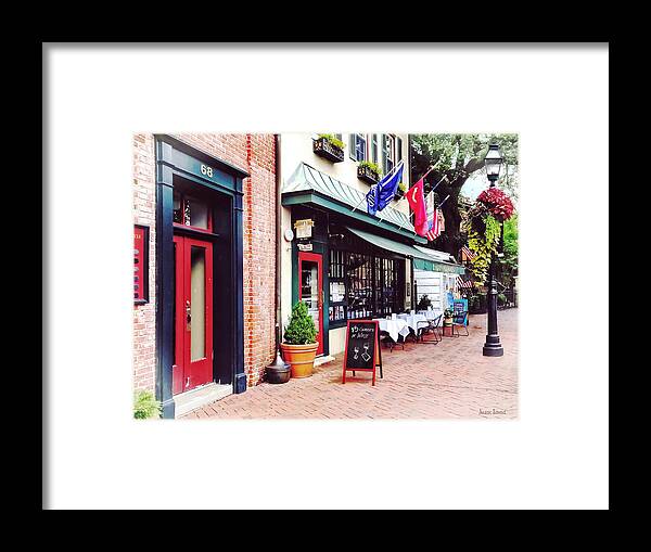 State Circle Framed Print featuring the photograph Annapolis MD - Restaurant on State Circle by Susan Savad