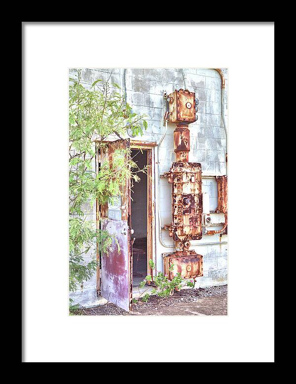 13754 Framed Print featuring the photograph Backside Rust by Gordon Elwell