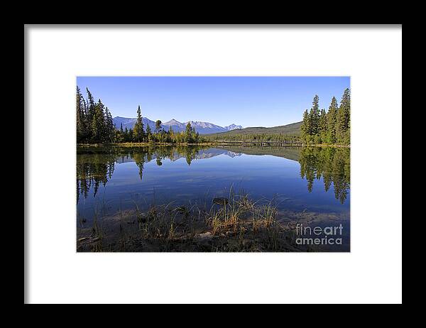 Landscape Framed Print featuring the photograph Beauty of Pyramid Lake by Teresa Zieba