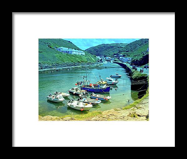 Places Framed Print featuring the photograph Boscastle by Richard Denyer
