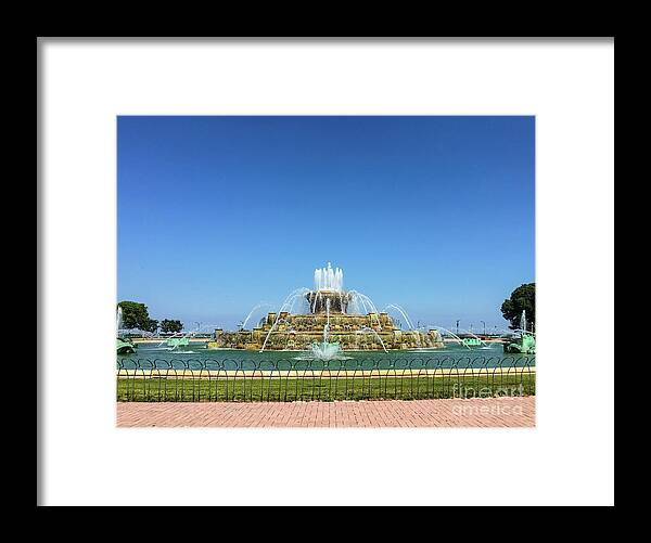 Buckingham Fountain Framed Print featuring the photograph Buckingham Fountain by David Levin