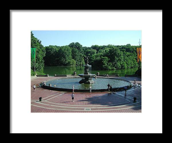 Central Park Framed Print featuring the photograph Central Fountain by Kelvin Booker