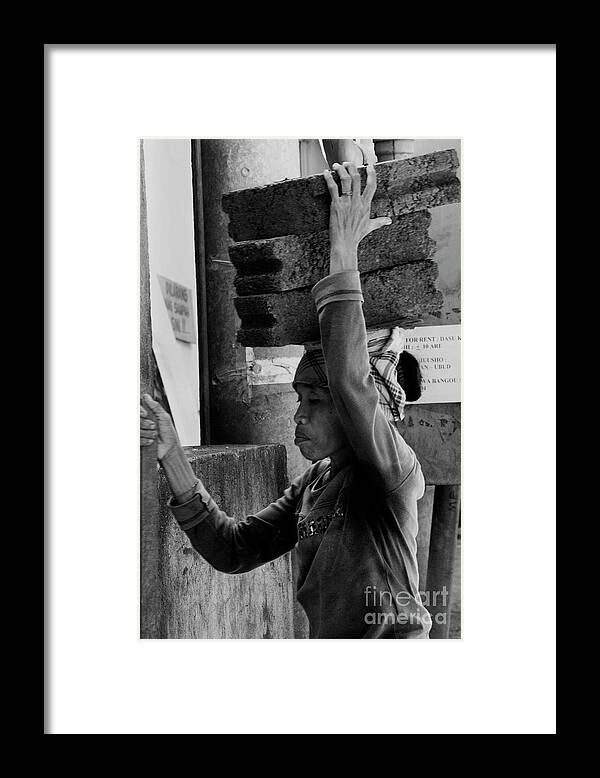 Black And White Framed Print featuring the photograph Construction Labourer - bw by Werner Padarin