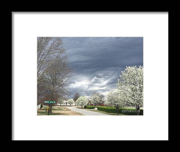1000 Views Framed Print featuring the photograph Country Club Circle by Jenny Revitz Soper
