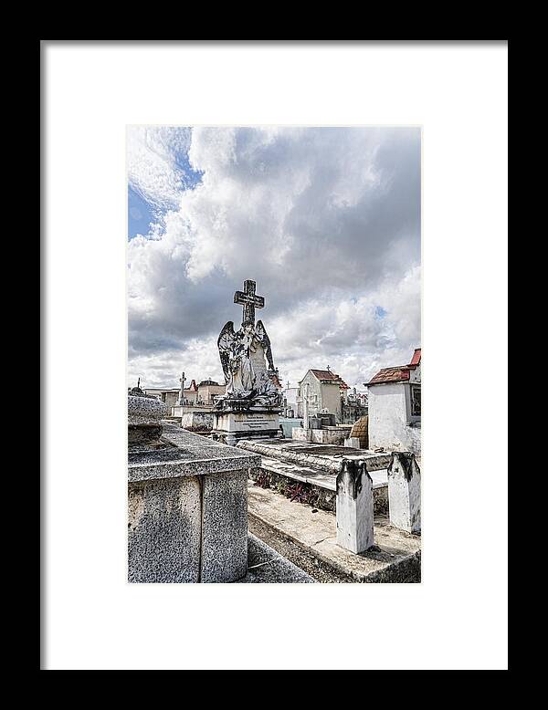 Cuba Framed Print featuring the photograph Dormite by Sharon Popek