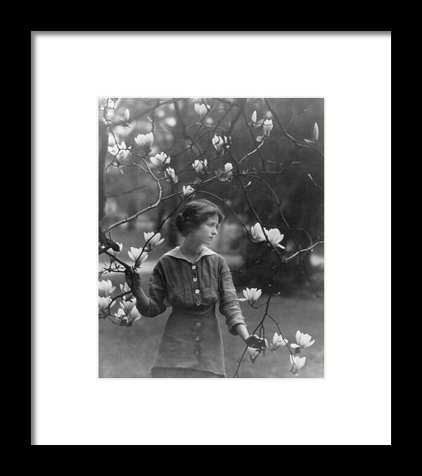 History Framed Print featuring the photograph Edna St. Vincent Millay 1892-1950 by Everett
