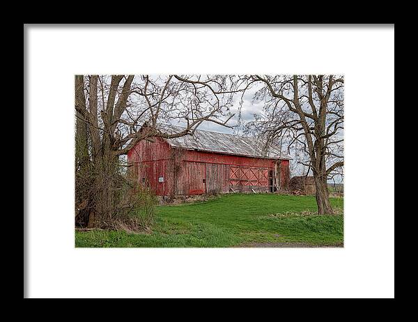 Barn Framed Print featuring the photograph Fingerlakes Red by Rod Best
