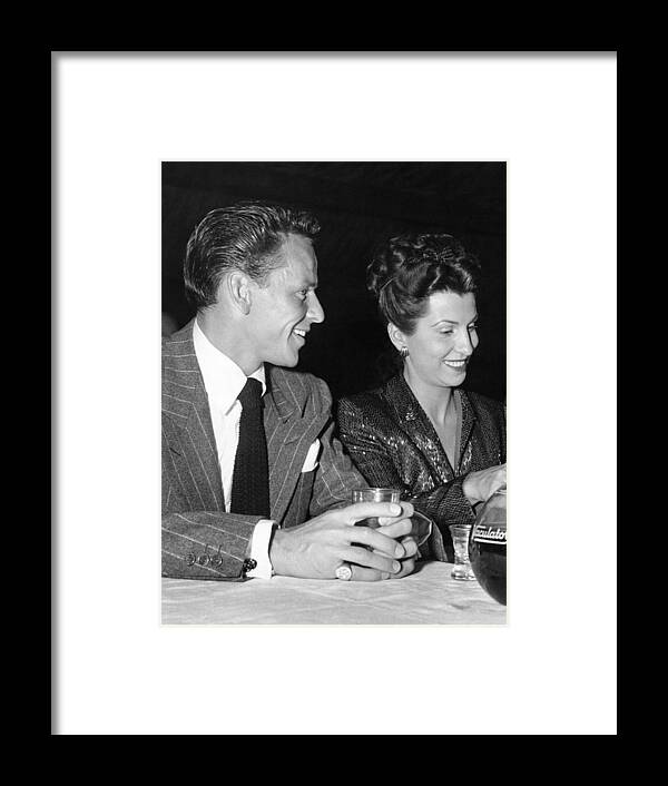 1940's Framed Print featuring the photograph Frank Sinatra And Nancy by Underwood Archives