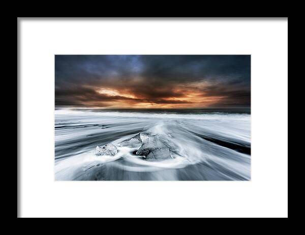 Iceland Framed Print featuring the photograph Frosty beach by Jorge Maia