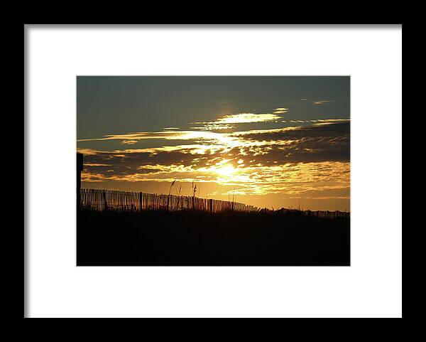 Ocean Framed Print featuring the photograph Glorious Sunset by Cynthia Guinn