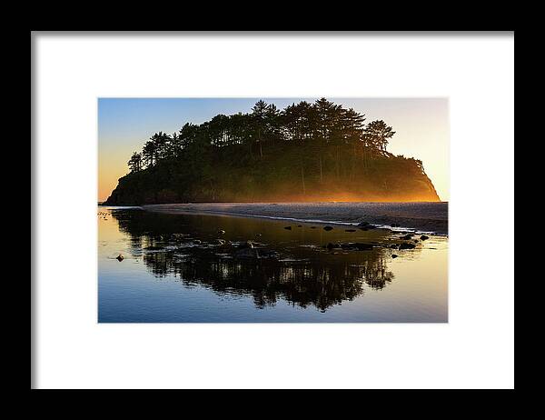 Af Zoom 24-70mm F/2.8g Framed Print featuring the photograph Golden Hour Haze at Proposal Rock by John Hight