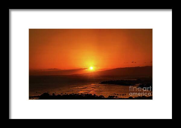 Sunset Framed Print featuring the photograph Hawaiian Sunset by Sue Melvin