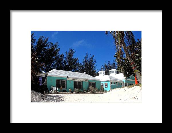 Bermuda Framed Print featuring the photograph Horseshoe Beach Centre Bermuda by Ian MacDonald