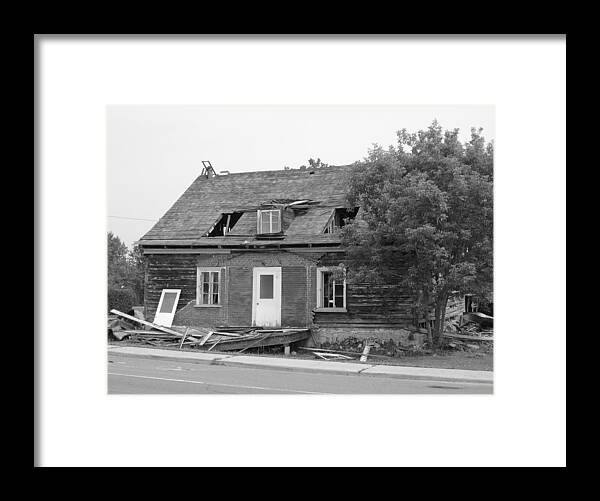 Farmhouses Framed Print featuring the photograph Hurry you'll miss the coach by Richard Stanford