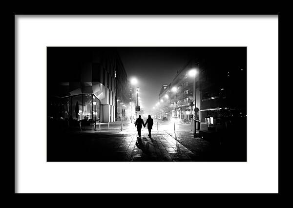35mm Framed Print featuring the photograph In love - Dublin, Ireland - Black and white street photography by Giuseppe Milo