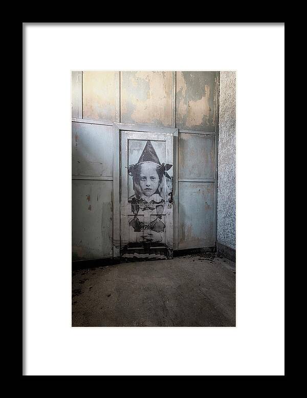 Jersey City New Jersey Framed Print featuring the photograph JR On The Door by Tom Singleton