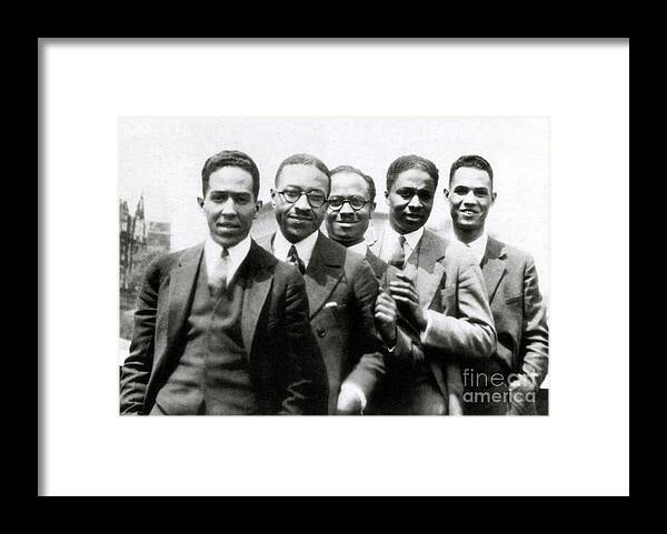 Literature Framed Print featuring the photograph Langston Hughes And Friends, 1924 by Science Source