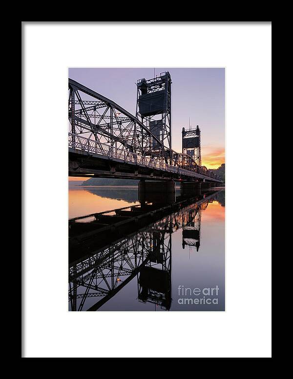 Minnesota Framed Print featuring the photograph Lift Bridge Sunrise by Ernesto Ruiz