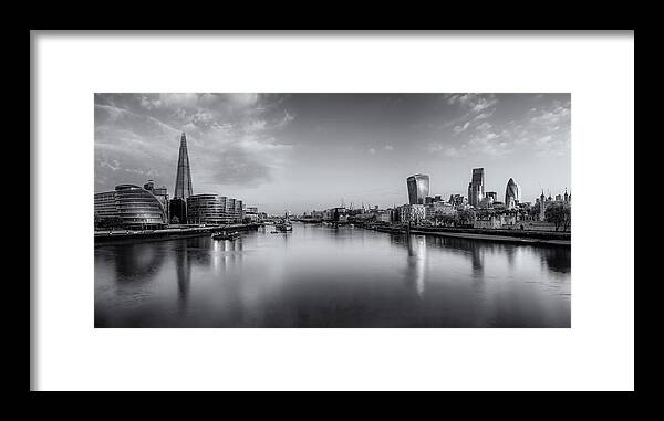 London Framed Print featuring the photograph London Panorama by Rob Davies