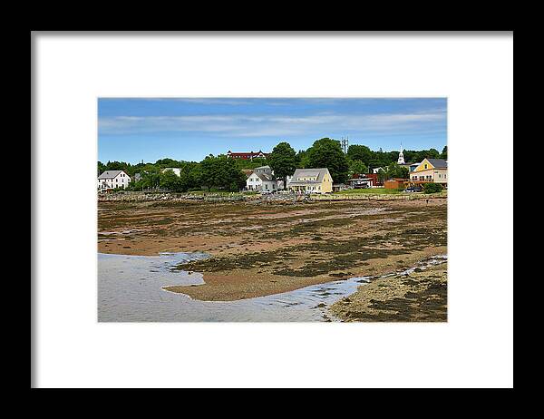 Gary Hall Framed Print featuring the photograph Low Tide at St. Andrews by the Sea by Gary Hall