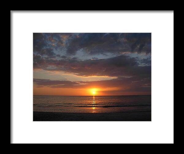 Beach Framed Print featuring the photograph Majestic Glow by Amanda Vouglas