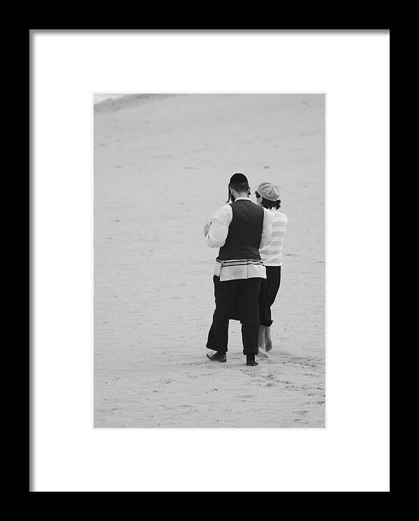 Black And White Framed Print featuring the photograph Man And Woman by Rob Hans