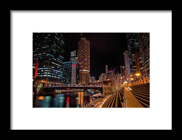 Chicago Framed Print featuring the photograph Marina Towers by Raf Winterpacht