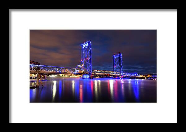 Canon Framed Print featuring the photograph Memorial Bridge by Robert Clifford