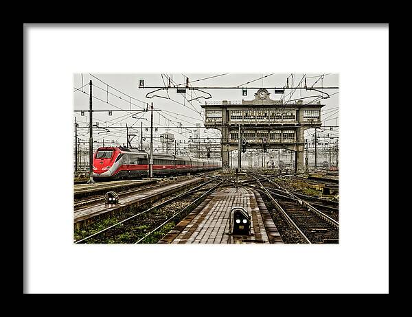 Milano Framed Print featuring the photograph Milano Centrale. by Pablo Lopez