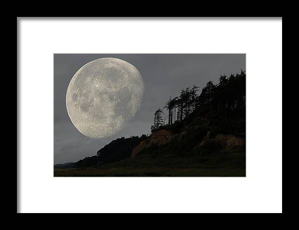 Landscape Framed Print featuring the photograph Moon at Roosevelt Beach WA by Bob Cournoyer