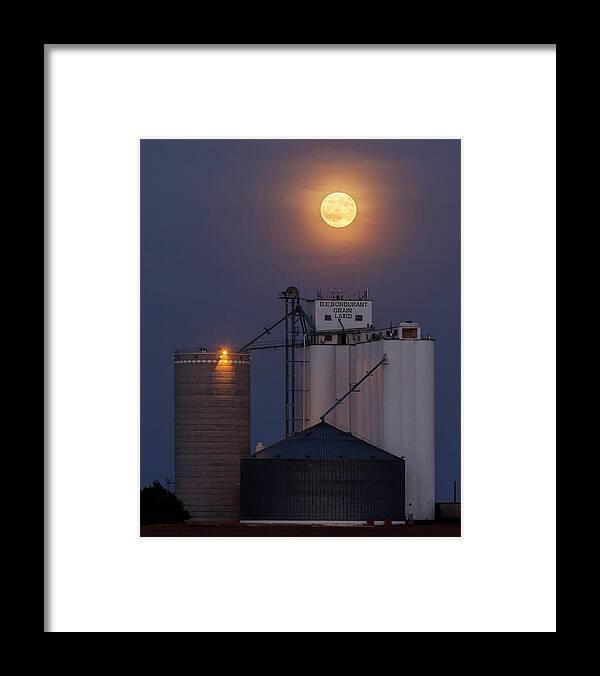Kansas Framed Print featuring the photograph Moonrise at Laird -02 by Rob Graham