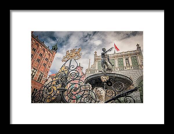 City Framed Print featuring the photograph Naptune's Fountain by Mariusz Talarek