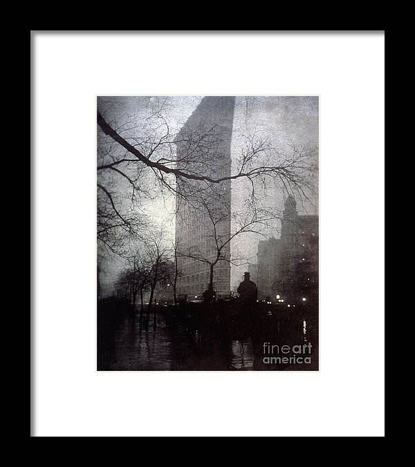 1905 Framed Print featuring the photograph New York Flatiron, 1905 by Granger