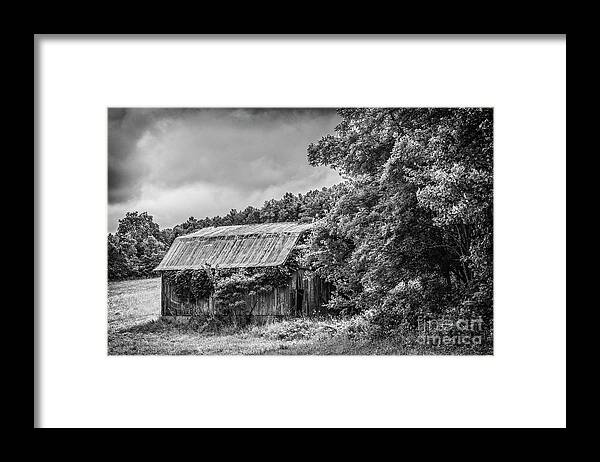 Barn Framed Print featuring the photograph Old barn by Rodney Cammauf