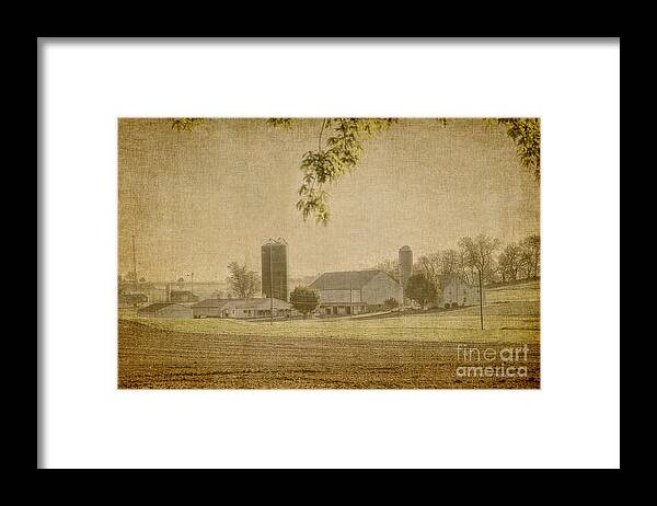 Pennsylvania Farm Framed Print featuring the photograph Pennsylvania Farmland by Dyle Warren