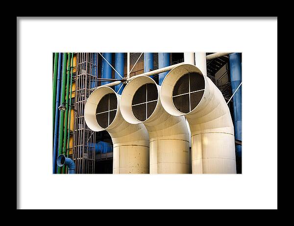 Centre Framed Print featuring the photograph Pompidou by Pablo Lopez
