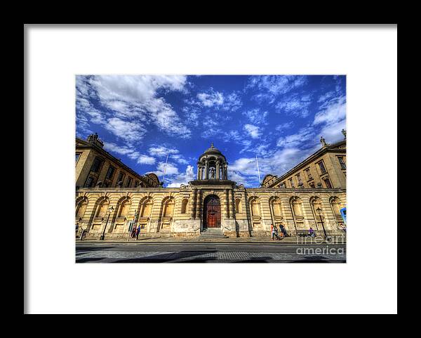 Yhun Suarez Framed Print featuring the photograph Queens College - Oxford by Yhun Suarez