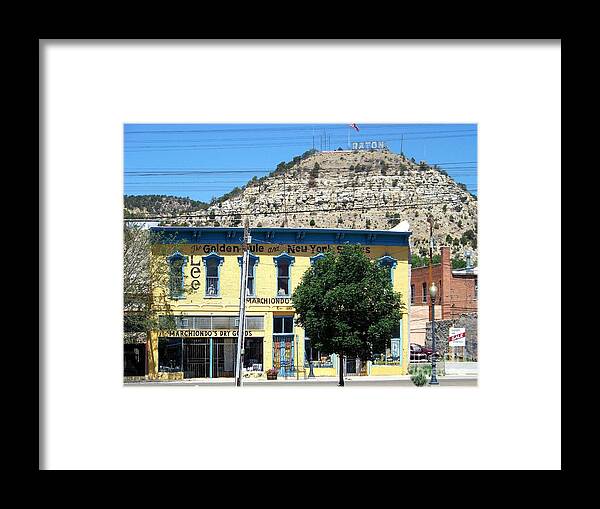 Raton Framed Print featuring the photograph Raton by Charles Robinson