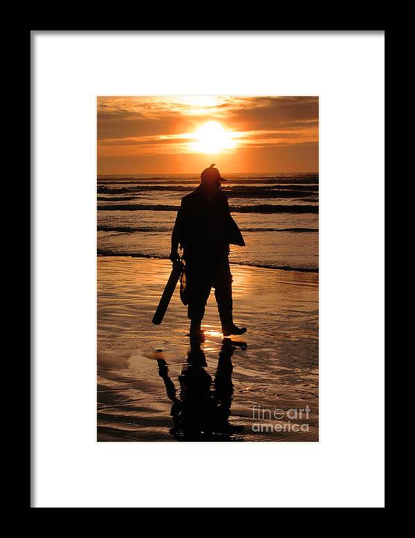 Pacific Framed Print featuring the painting Razor Clam Hunter by Larry Keahey