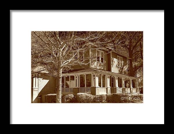 Scenic Tours Framed Print featuring the photograph Rutherford House, Sc by Skip Willits
