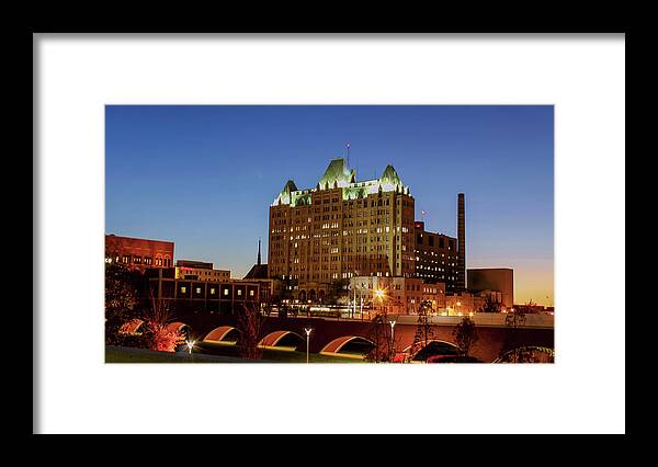 St. Louis Framed Print featuring the photograph Saint Louis University Med Center by Holly Ross