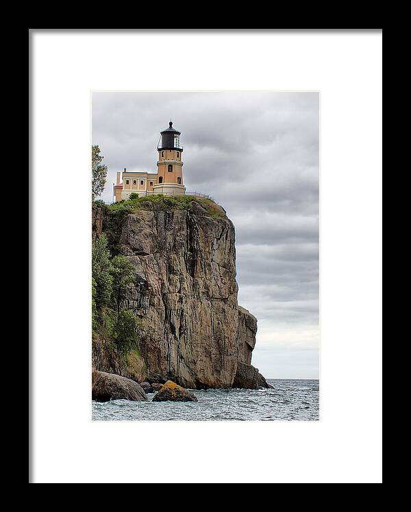 Split Rock Framed Print featuring the photograph Split Rock Lighthouse by Farol Tomson