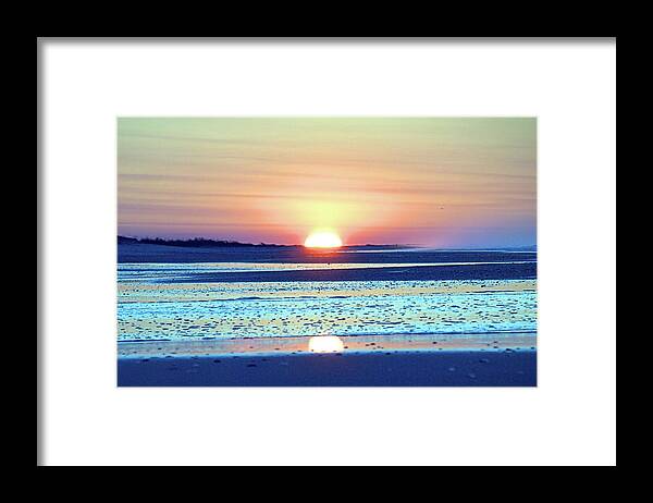 Seas Framed Print featuring the photograph Sunrise X I V by Newwwman