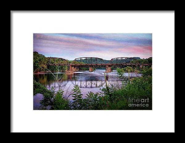 Railway Bridge Framed Print featuring the photograph The Lehigh and Hudson Over the Delaware by Mark Miller