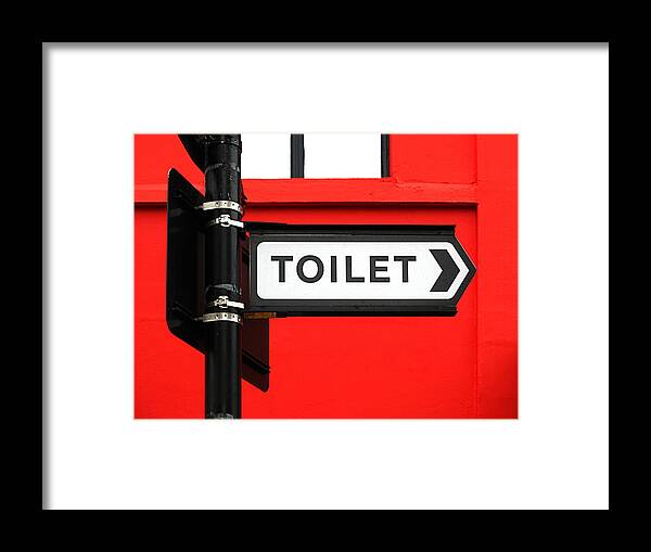 London Framed Print featuring the photograph Toilet by Osvaldo Hamer