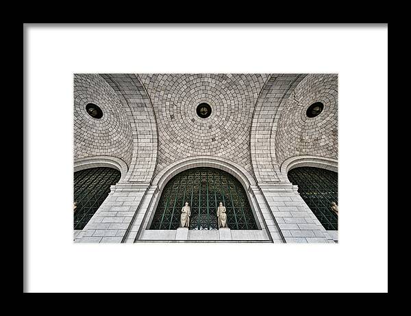 Union Station Framed Print featuring the photograph Union Station Entrance Arch #2 by Stuart Litoff