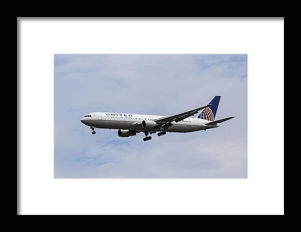 United Framed Print featuring the photograph United airlines Boeing 767 by David Pyatt