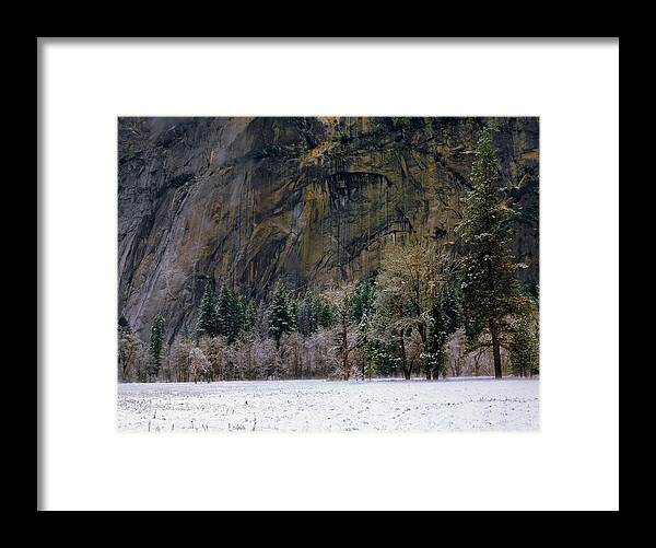 Landscape Framed Print featuring the photograph Valley Morning by Paul Breitkreuz
