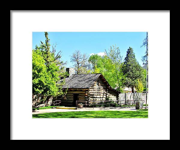 Sky Framed Print featuring the photograph Wooden Living by Marilyn Diaz
